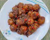Foto langkah ke 3 dari resep Tumis Bakso Pedas Manis.
