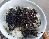 Hình bước làm 4 của món Rong biển trộn muối vừng