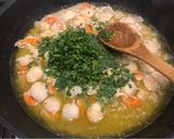 Foto del paso 5 de la receta: Ostiones al pil pil con vino blanco