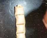 A picture of step 4 of Banana hazelnut choco rolls.
