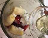 A picture of step 2 of Strawberry and Banana smoothie 😍.