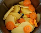 Foto del paso 1 de la receta Puré de patatas y zanahoria.(Thermomix)