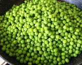 Foto del paso 3 de la receta: Guisantes con cebolla caramelizada