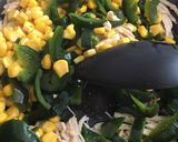 Foto del paso 2 de la receta: Tostadas de pollo, rajas, elote y mole