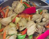 Foto del paso 3 de la receta: Wok de pollo salteados con vegetales y arroz integral!