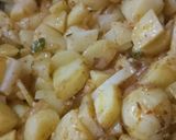 A picture of step 2 of Pyaz k aloo.
