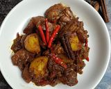 Foto langkah ke 3 dari resep Semur Ayam Kentang Pedas.