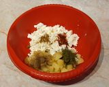Burgonyás-fetás tésztakoszorú recept fázis 5 fotója