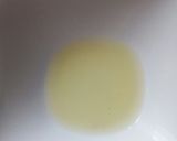 Foto del passaggio 3 della ricetta Frullato con succo di frutta alla pera, mela, limone e cannella