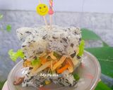 Hình bước làm 5 của món Burger cơm rong biển thịt gà rau củ