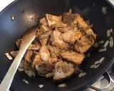 Une image de l'étape 6 de Porc sauté à l asiatique aux pousses de bambou et poireaux.