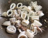 รูปขั้นตอนการทำที่ 2 ของ “ปลาหมึกผัดไข่เค็ม”