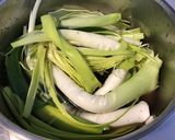 Une image de l'étape 3 de Nids de poireaux vinaigrette (au bouillon de champignons).