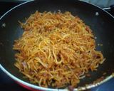 खान्देश स्पेशल कांदा कुरडई ची भाजी (kuradi bhaji recipe in marathi) रेसिपी स्टेप 4 फोटो 