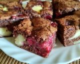 Kakaós kefires piskóta meggyel, vaníliapudinggal recept fázis 11 fotója