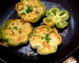 รูปขั้นตอนการทำที่ 5 ของ พริกหวานไข่เจียวไก่สับ
