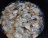 Foto del paso 3 de la receta: Gambas al ajillo con pollo a la pimienta