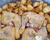 Foto del paso 3 de la receta: Pollo Asado al Romero con Patatas Rústicas