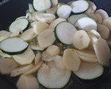 Foto del paso 3 de la receta: Bacalao con patatas en salsa verde