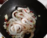 Foto langkah ke 3 dari resep Cumi Ring Masak Asin Pedas.