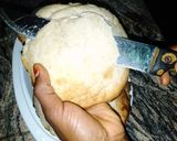 A picture of step 1 of Gurasa da kwai.