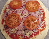 Foto del paso 2 de la receta: Pizza casera: Jamón, cebolla y tomate