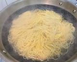 Foto langkah ke 1 dari resep Shrimp chow mein.