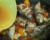 Foto langkah ke 5 dari resep Ikan Kembung Goreng Tumis Asam Manis #Dandelion.
