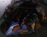 Foto langkah ke 4 dari resep Kerang Ijo Suram.