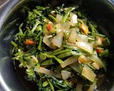 Foto langkah ke 4 dari resep Tumis kangkung orisinal.