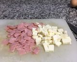 Foto del paso 1 de la receta: Tortilla de huevo con jamón y queso 🧀