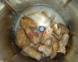 A picture of step 3 of Dry Dates and Almond Milkshake.