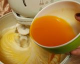 Foto langkah ke 5 dari resep Bolu Kukus Marmer Putih Telur.