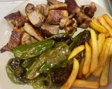 Foto del paso 5 de la receta: Secreto ibérico con patatas fritas y pimientos de padrón