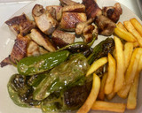 Foto del paso 5 de la receta: Secreto ibérico con patatas fritas y pimientos de padrón