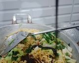 Foto langkah ke 4 dari resep Mie Goreng Superior.