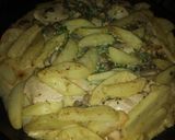 Foto del paso 4 de la receta: Pechuga al verdeo con papas y champignones