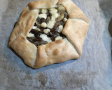 Foto del paso 4 de la receta: Galette de shiitakes, cebolla, jamón y queso