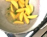 A picture of step 4 of Bhindi Masala.