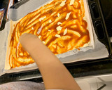 Foto del paso 3 de la receta: Pizza de masa de hojaldre hecha por Berta