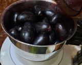 A picture of step 2 of Black Grapes Jam.