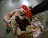 Foto langkah ke 6 dari resep Cumi & Udang Mentega Saus Tiram.