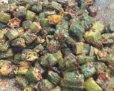 A picture of step 4 of Masala Bhindi Okra.