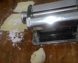 Foto langkah ke 6 dari resep Kulit pangsit goreng/rebus.