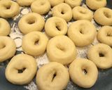Foto langkah ke 5 dari resep Donat kentang metode autolisis.