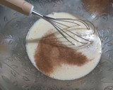Foto del paso 3 de la receta: Budín de Banana con dulce de Leche y pasas de uvas