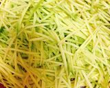 Hình bước làm 1 của món Gỏi Xoài Cá Khô Sặc
