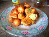 Arbolitos de brócoli y zanahoria en gabardina
