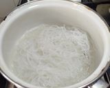 Foto langkah ke 2 dari resep Shirataki Goreng Putih Telur.
