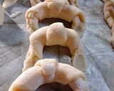 Foto del paso 3 de la receta: Medialunas de harina leudante Pureza